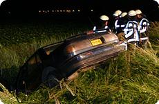 Auto in de sloot Middelharnis - Nieuwe-Tonge