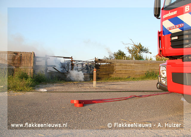 Foto behorende bij Volière uitgebrand in Herkingen