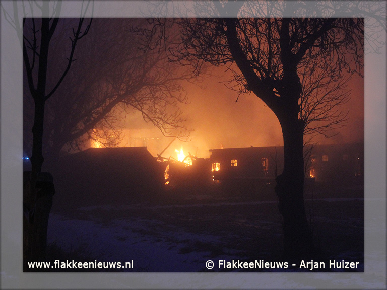Foto behorende bij Uitslaande brand verwoest authentieke boerderij