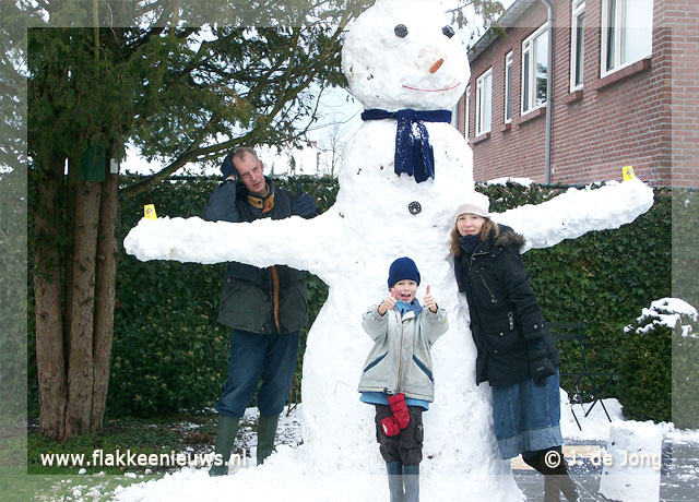 Foto behorende bij Mega sneeuwpop in Dirksland en Goedereede