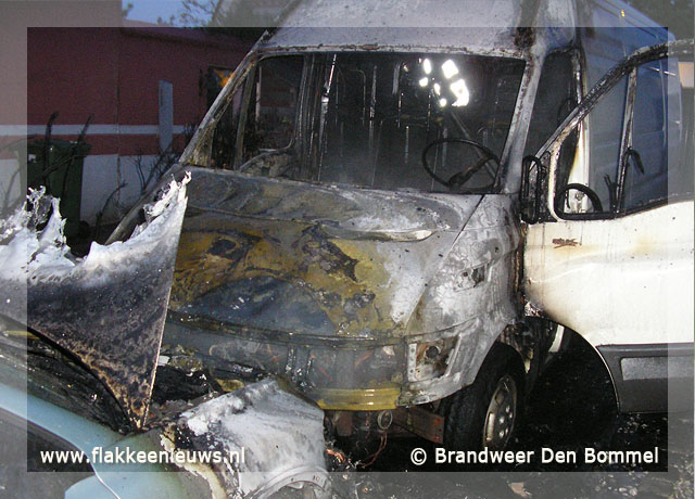 Foto behorende bij Voertuigen in brand in Den Bommel