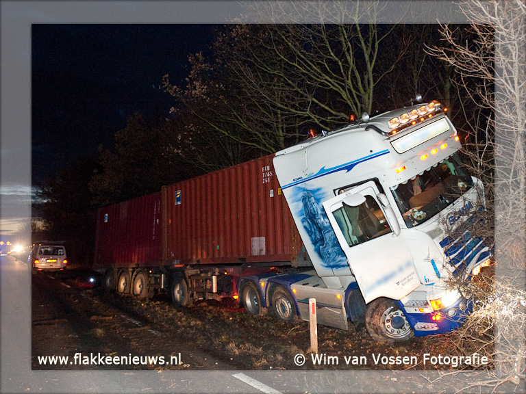 Foto behorende bij Personenwagen en vrachtwagen in botsing
