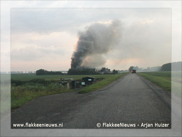 Foto behorende bij Grote brand in loods Dirksland