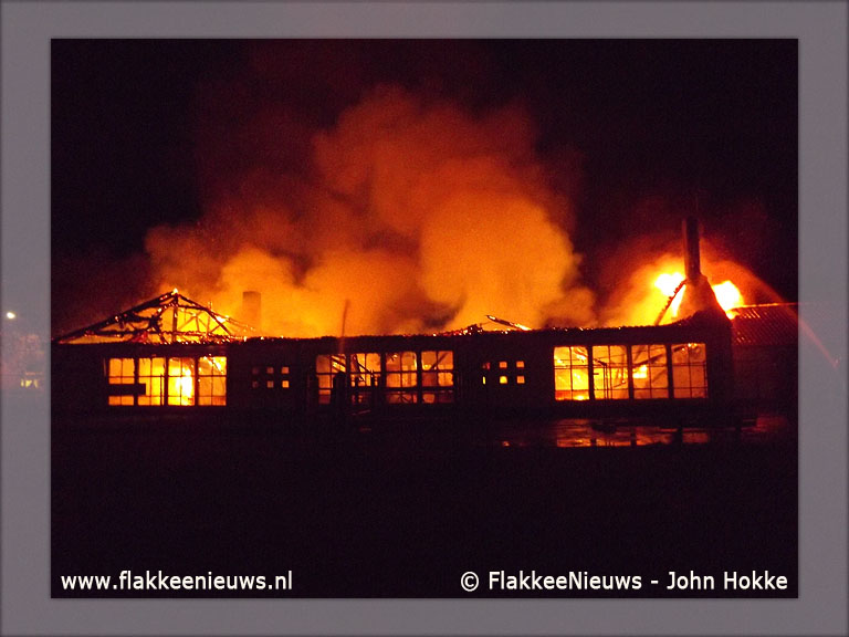 Foto behorende bij Brand verwoest voormalig schoolgebouw Ooltgensplaat