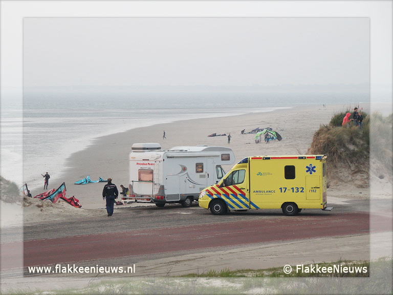 Foto behorende bij Kitesurfer maakt val van hoogte