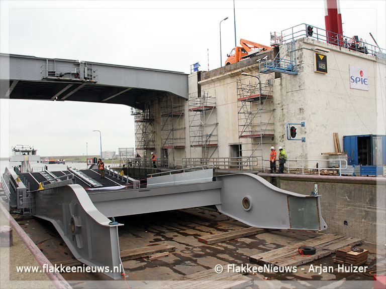 Foto behorende bij Nieuwe brugdelen voor Goereese brug