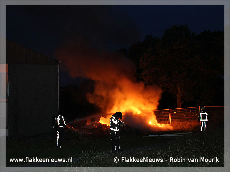 Foto behorende bij Sloopafval in brand bij de Samaritaan