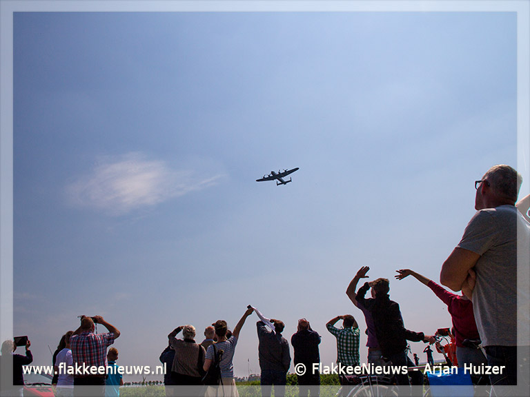 Foto behorende bij Bommenwerper uit WO2 vloog over Goeree-Overflakkee