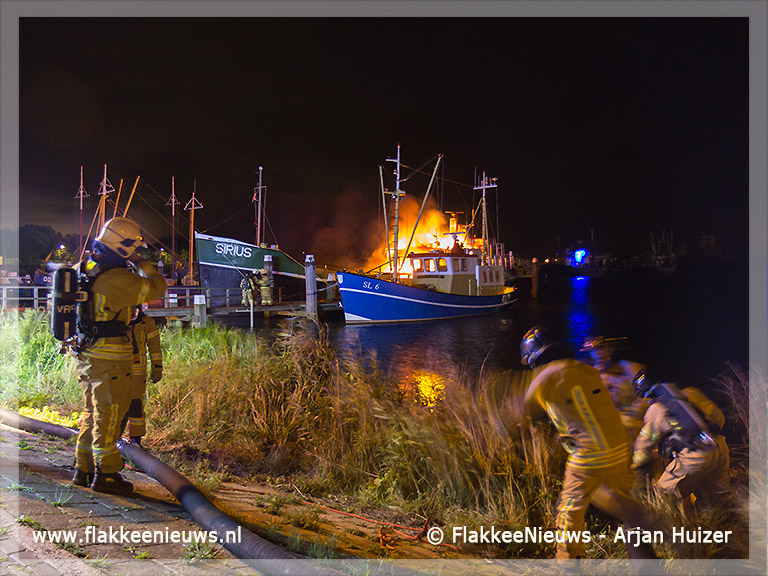 Foto behorende bij Scheepsbrand in Stellendamse haven