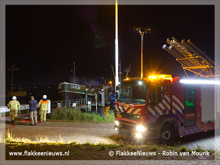 Foto behorende bij Scheepsbrand in Stellendamse haven