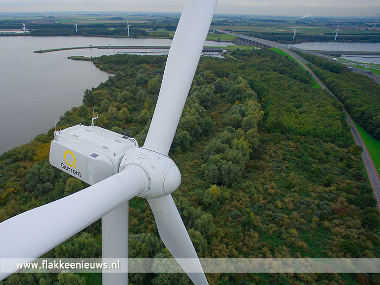 Foto behorende bij Leden Qurrent nemen windmolens Hellegatsplein in gebruik