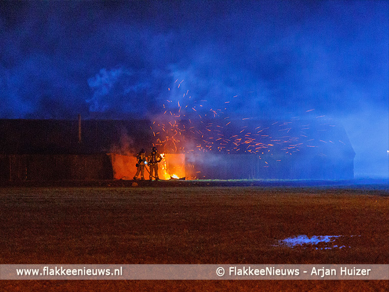 Foto behorende bij Schuur in brand bij Sommelsdijk