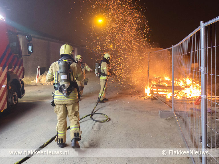 Foto behorende bij Bouwkeet afgebrand op industrieterrein Dirksland