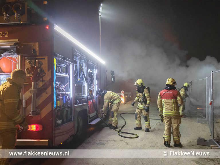 Foto behorende bij Bouwkeet afgebrand op industrieterrein Dirksland