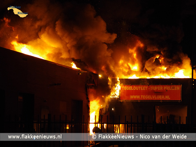 Foto behorende bij Uitslaande brand in bedrijfsverzamelgebouw