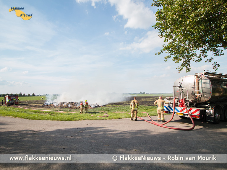 Foto behorende bij Stuk land in brand bij Achthuizen 
