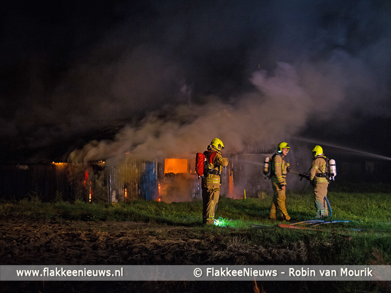 Foto behorende bij Schuur bij Sommelsdijk wederom in brand