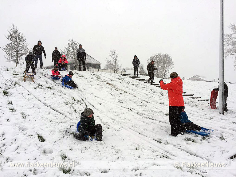 Foto behorende bij Plezier en overlast van sneeuw op Goeree-Overflakkee