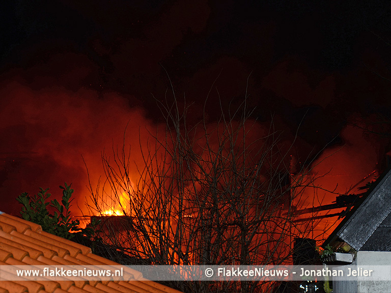 Foto behorende bij Grote brand in schuur Melissant