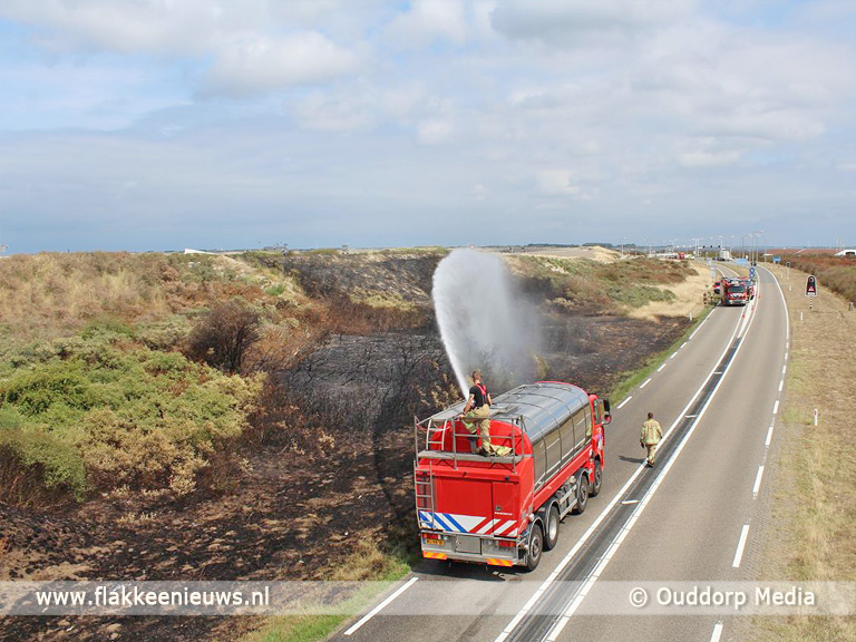 Foto behorende bij Stuk duin in brand op de Brouwersdam