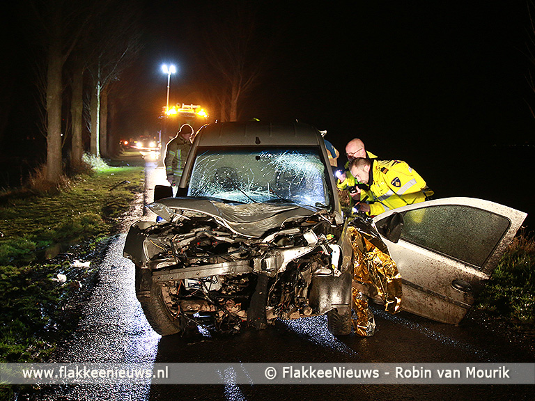 Foto behorende bij Persoon uit auto geslingerd bij ongeval Achthuizen