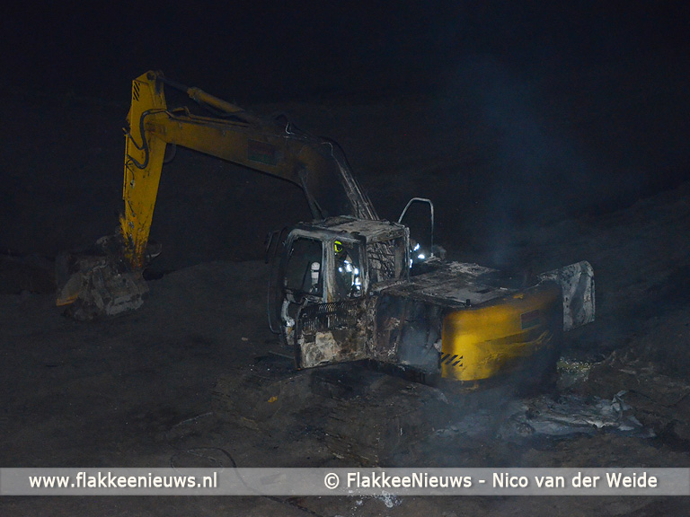 Foto behorende bij Graafmachine in brand langs N215 Dirksland