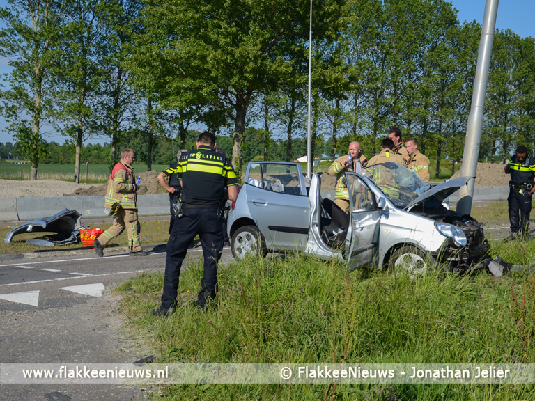 Foto behorende bij Vrouw zwaargewond bij aanrijding op Staakweg Dirksland
