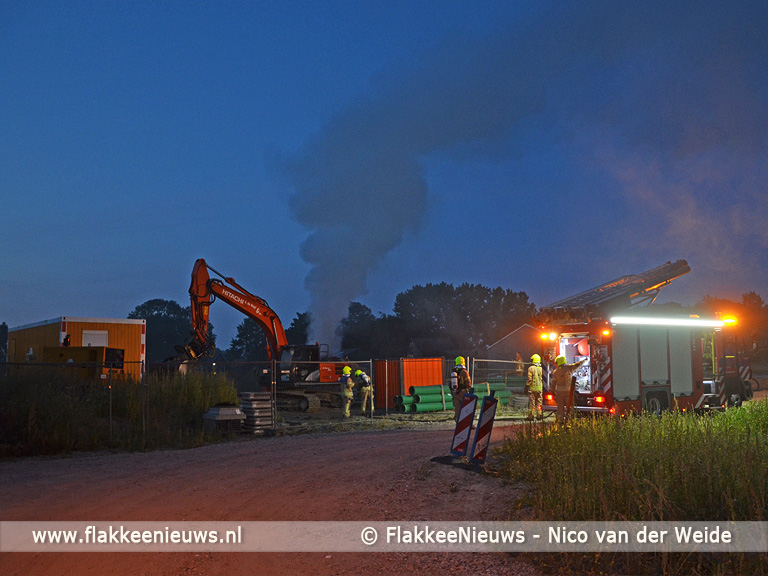 Foto behorende bij Brandweer rukt uit voor graafmachine in brand