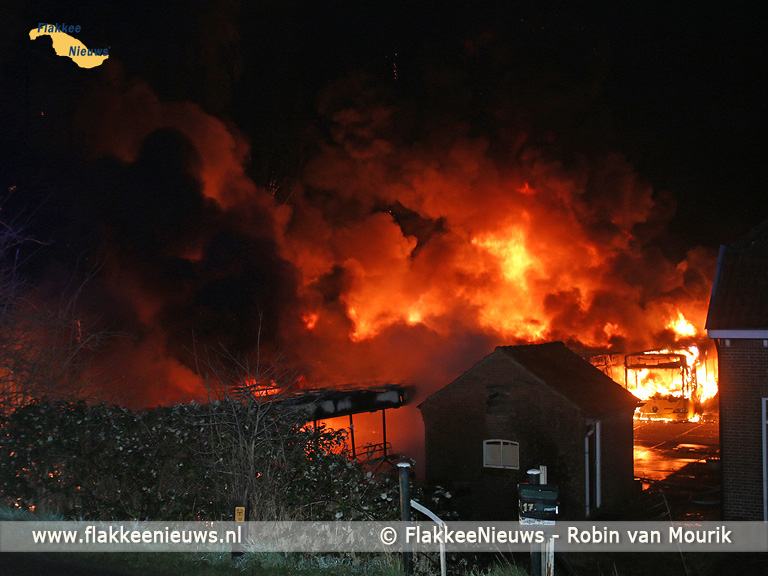 Foto behorende bij Grote uitslaande brand in Oude-Tonge
