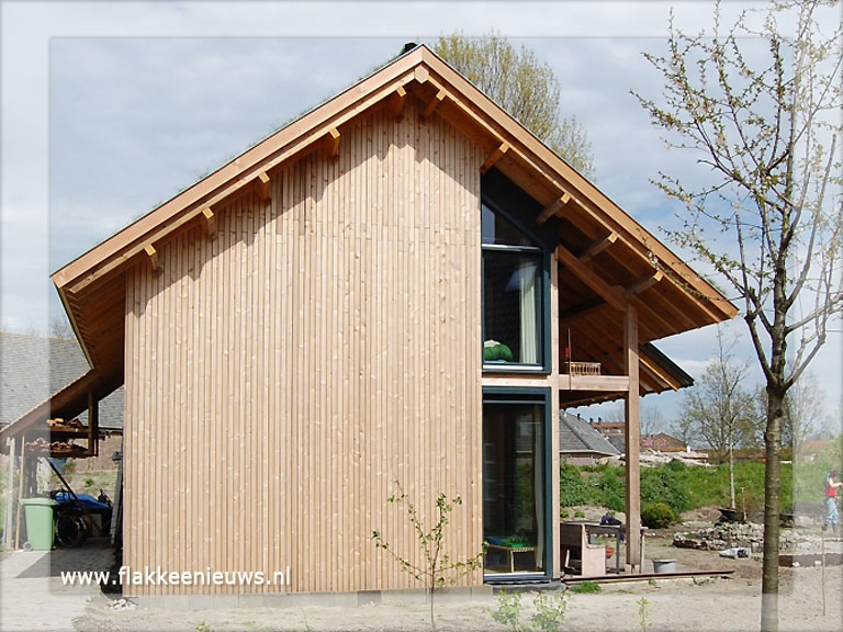 Foto behorende bij Eerste volledig duurzame huis staat in Dirksland