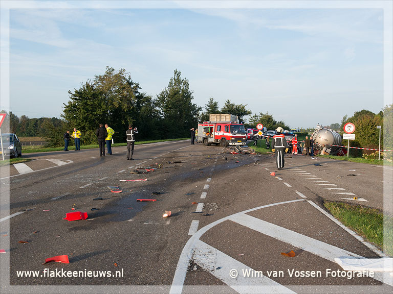 Foto behorende bij Vrachtwagenchauffeur overleden na ongeval Oude-Tonge