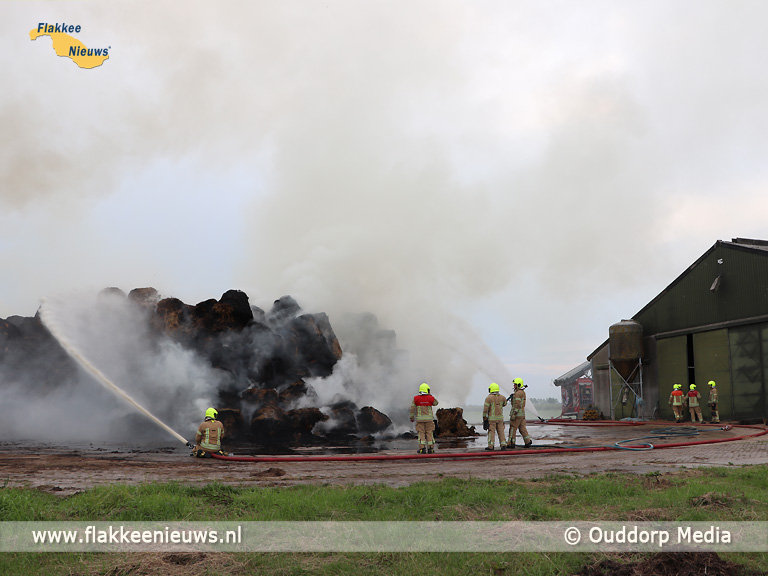 Foto behorende bij Grote brand in polder tussen Stellendam en Goedereede