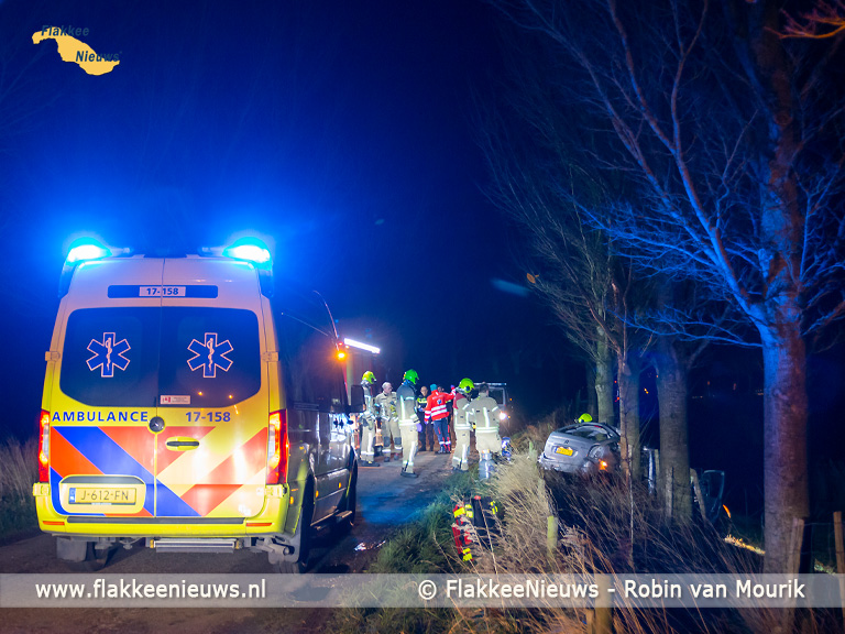Foto behorende bij Automobilist ernstig gewond geraakt in polder nabij Dirksland