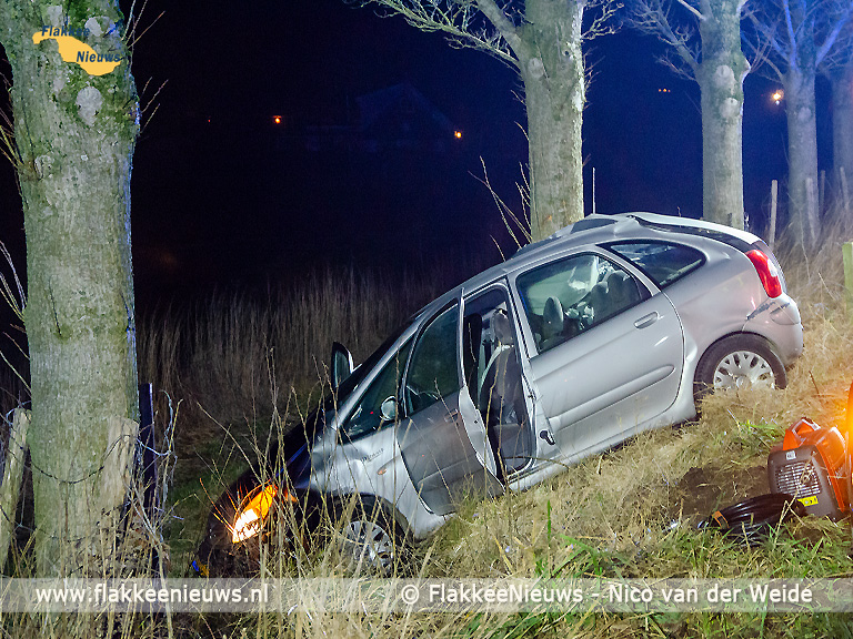 Foto behorende bij Automobilist ernstig gewond geraakt in polder nabij Dirksland