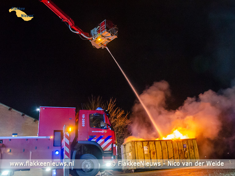 Foto behorende bij Brandweer voorkomt brandoverslag naar schuur in Oude-Tonge