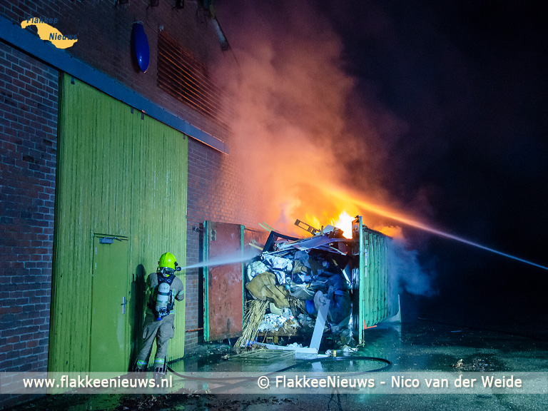 Foto behorende bij Brandweer voorkomt brandoverslag naar schuur in Oude-Tonge