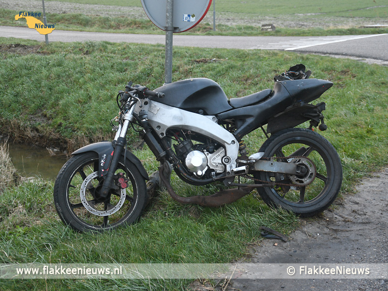 Foto behorende bij Auto uit de bocht in Melissant en brommer onderuit in Middelharnis