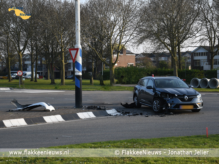 Foto behorende bij Veel schade bij ongeval Oude-Tonge