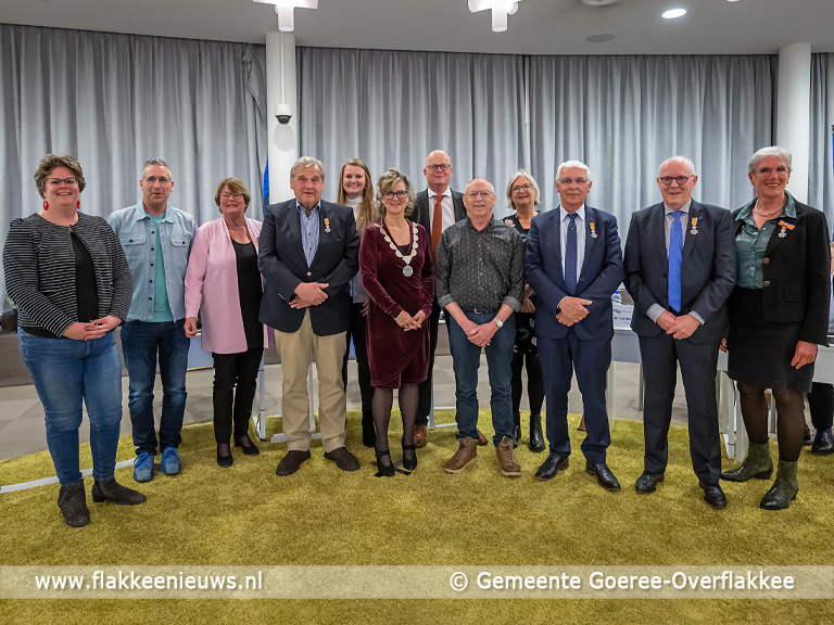 Foto behorende bij Vijf vertrekkende raadsleden benoemd tot Lid in de Orde van Oranje-Nassau