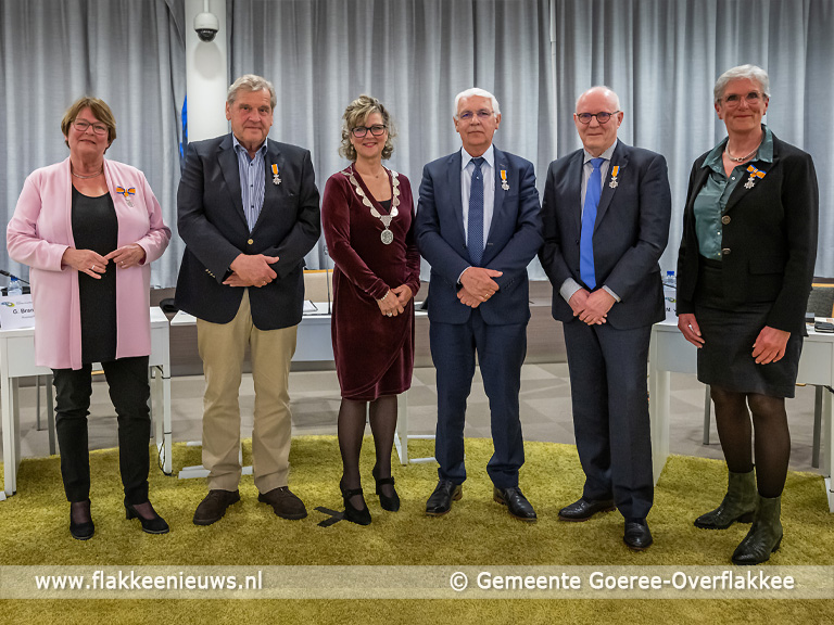 Foto behorende bij Vijf vertrekkende raadsleden benoemd tot Lid in de Orde van Oranje-Nassau