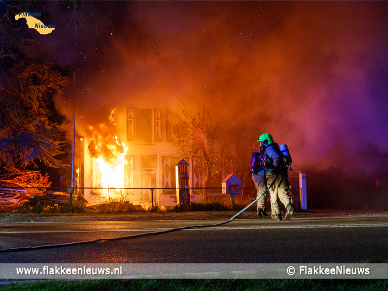 Foto behorende bij Zeer grote brand in Dirkslandse woning