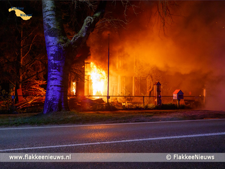 Foto behorende bij Zeer grote brand in Dirkslandse woning