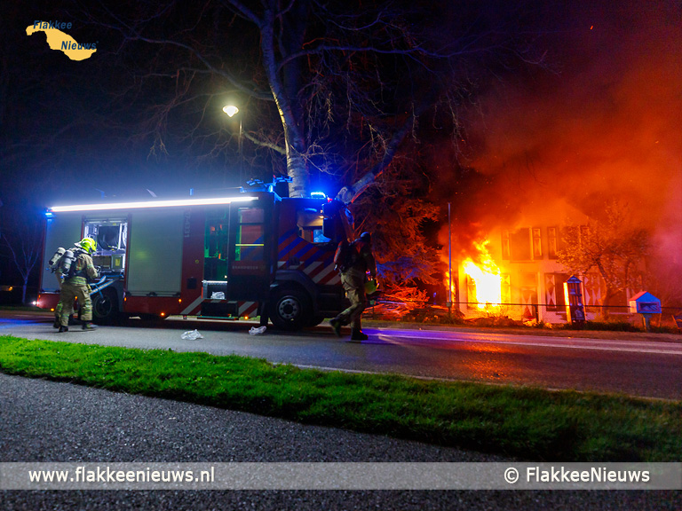 Foto behorende bij Zeer grote brand in Dirkslandse woning