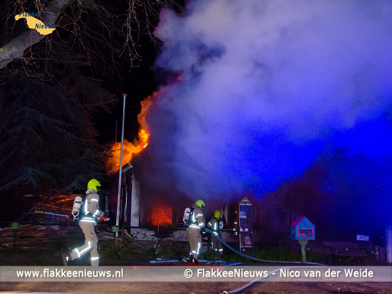 Foto behorende bij Zeer grote brand in Dirkslandse woning