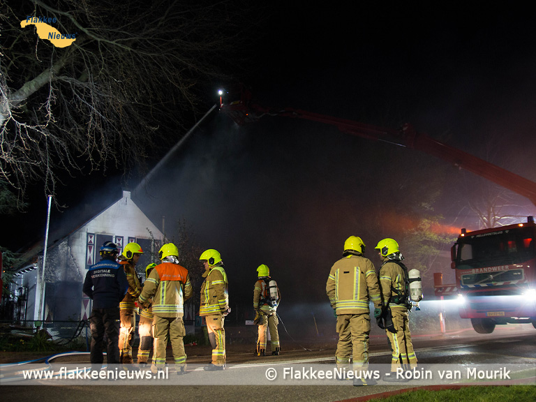Foto behorende bij Zeer grote brand in Dirkslandse woning