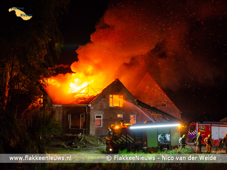 Foto behorende bij Grote uitslaande brand bij Oude-Tonge