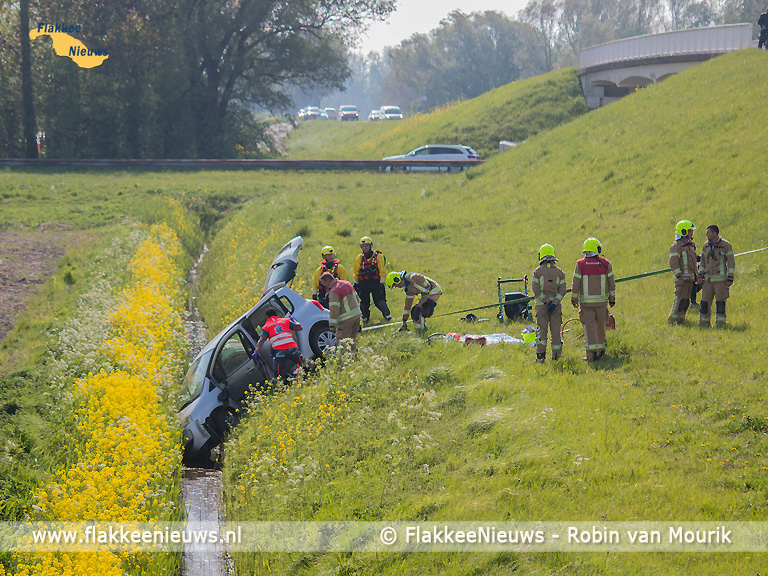 Foto behorende bij Slachtoffer gewond bij ongeval Oudelandsedijk