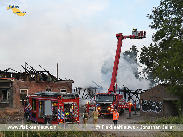 Foto behorende bij Brandweer rukt uit voor schuurbrand in Oude-Tonge