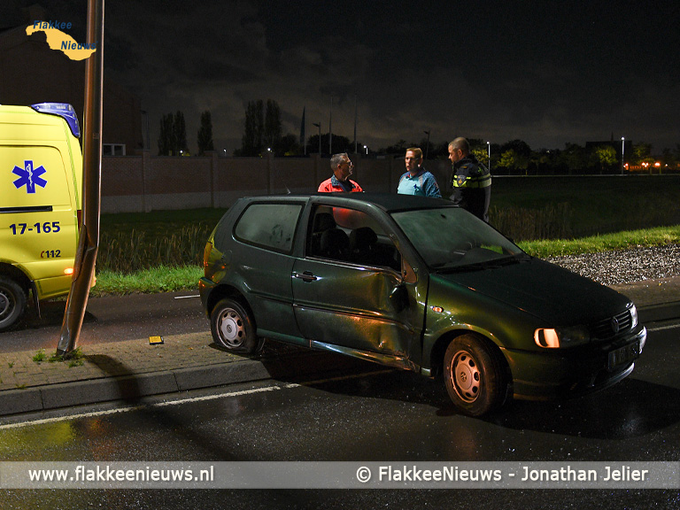 Foto behorende bij Auto tegen lantaarnpaal Zuidelijke Randweg Middelharnis
