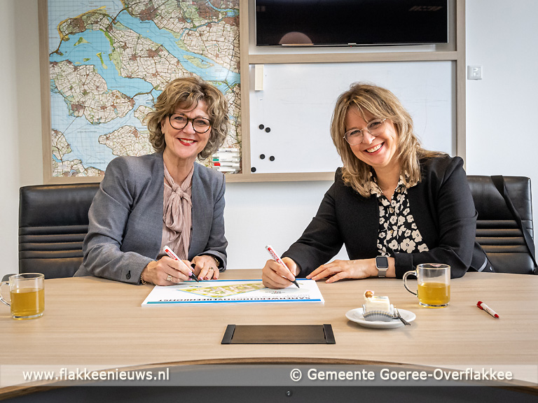 Oost West Wonen en gemeente tekenen overeenkomst voor realisatie flexwoningen - FlakkeeNieuws Goeree-Overflakkee